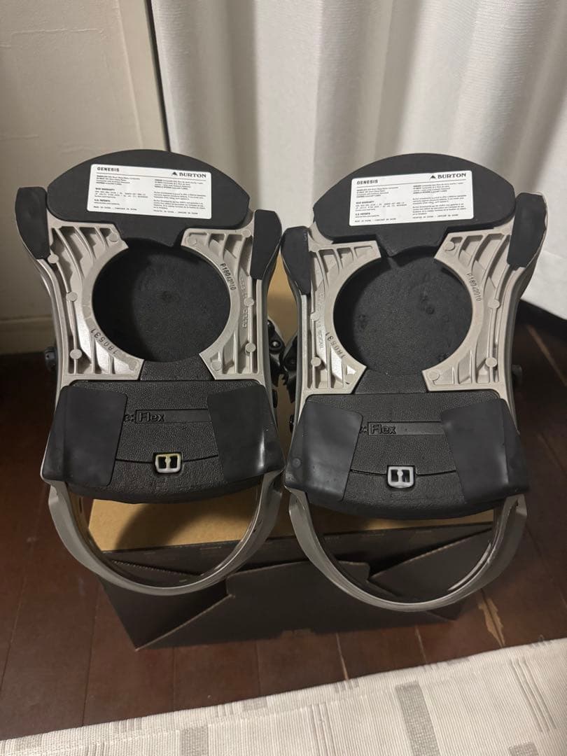 10月27日値段戻します！Burton GENESIS ビンディング Mサイズ