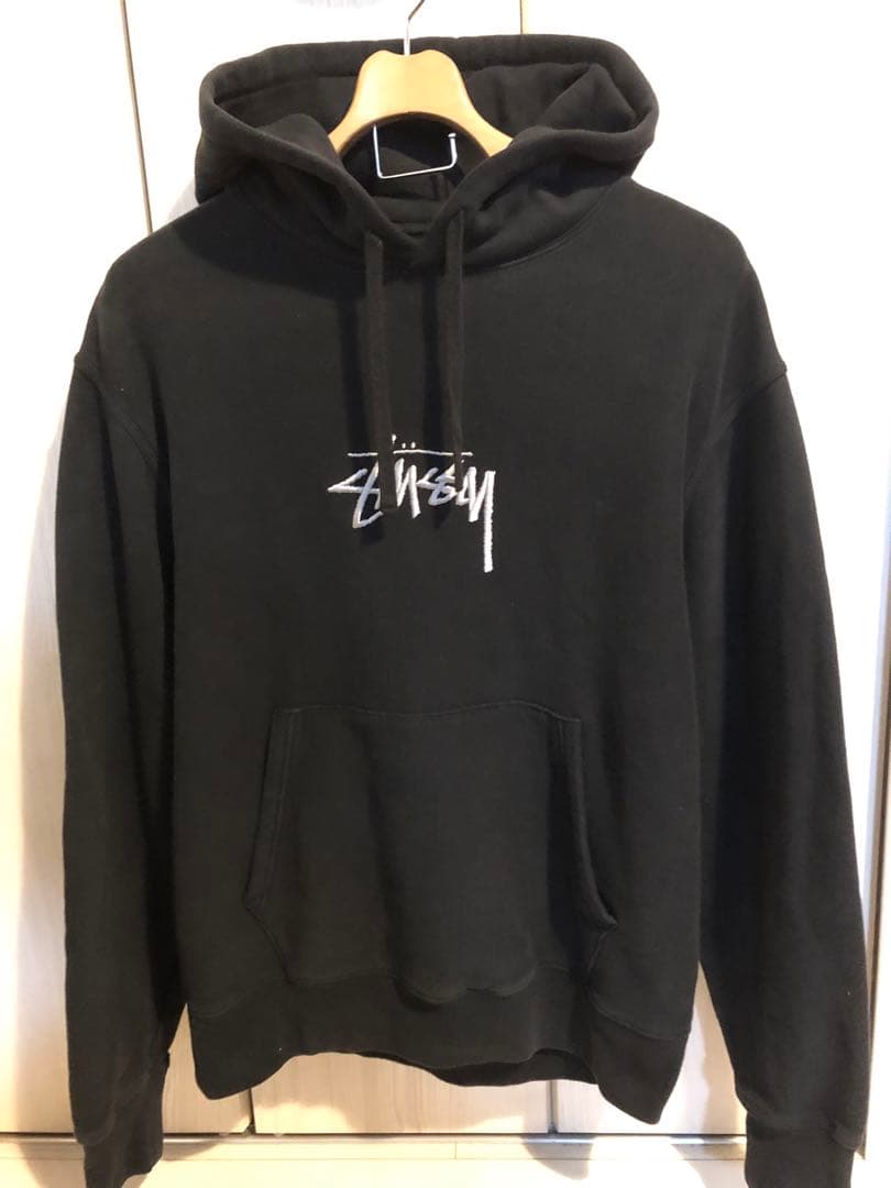 stussy ステューシー　センターロゴ　刺繍　黒　パーカー　即完売品