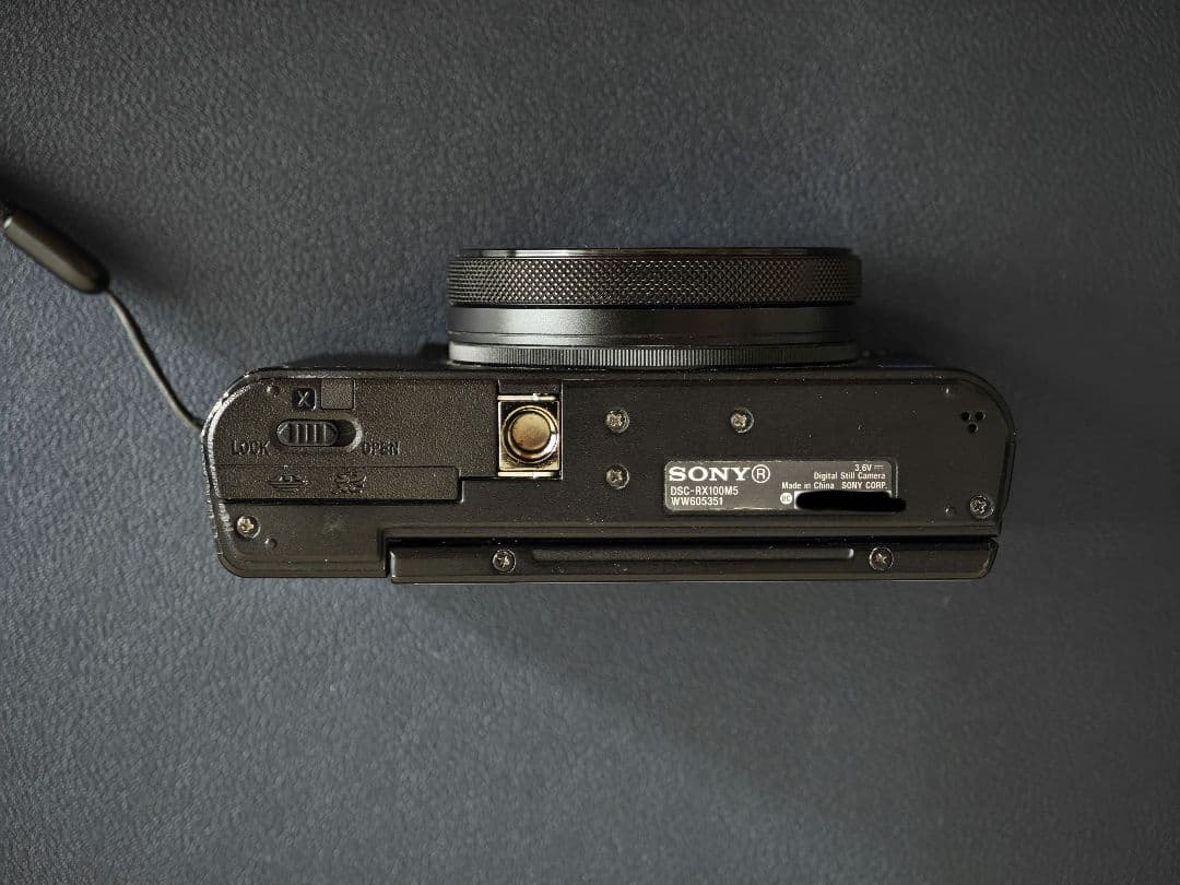 デジタルカメラ SONY Cyber-shot RX100 M5