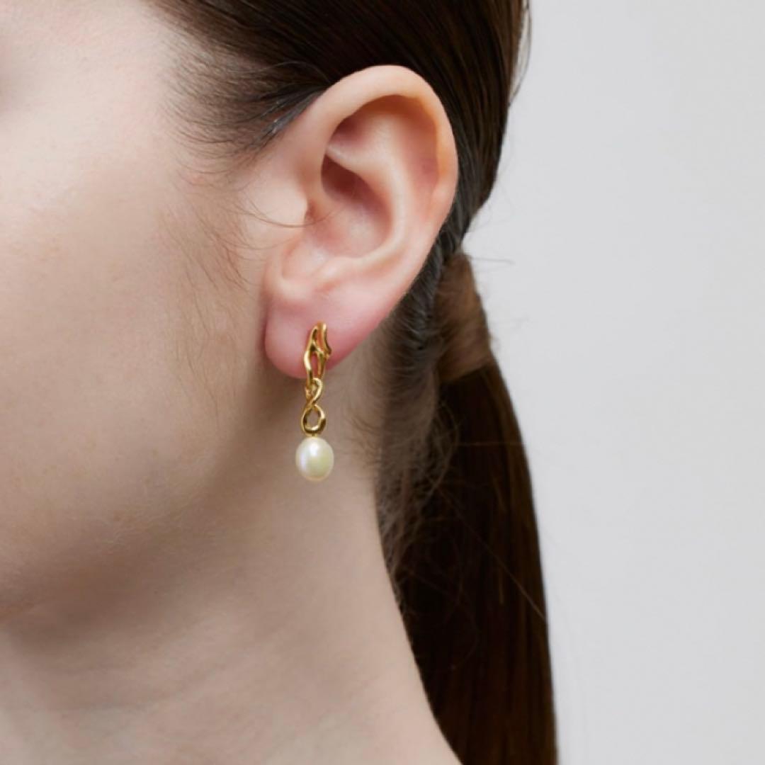 【刻印有】MARIA BLACK Orion 淡水パール付き片耳ピアス　ゴールド