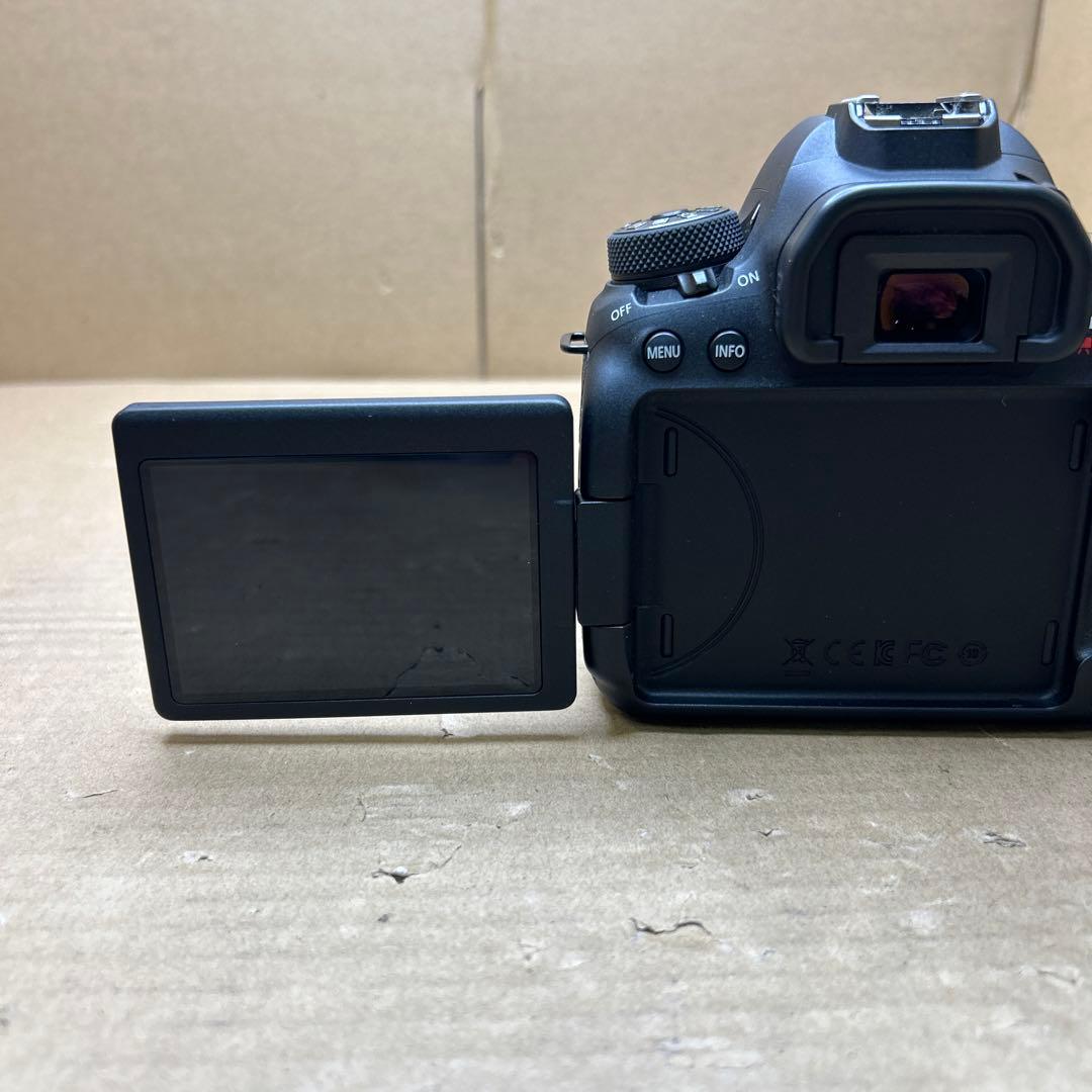 Canon デジタル一眼レフカメラ EOS 6D Mark II ボディー