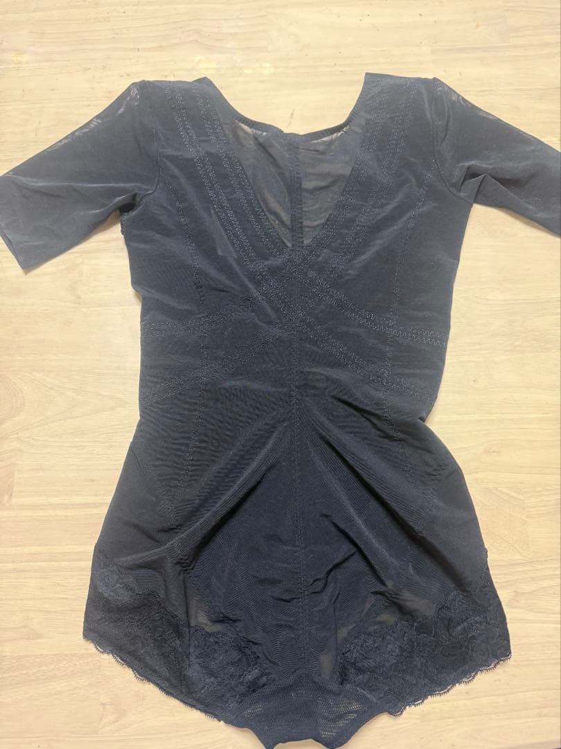 グランドイーワンズ　袖付きボディースーツ 85LL