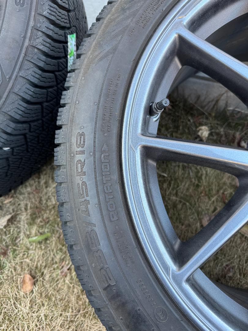 テスラ　モデル３　スタッドレスタイヤセット　１８インチ　TPMSセンサー付き