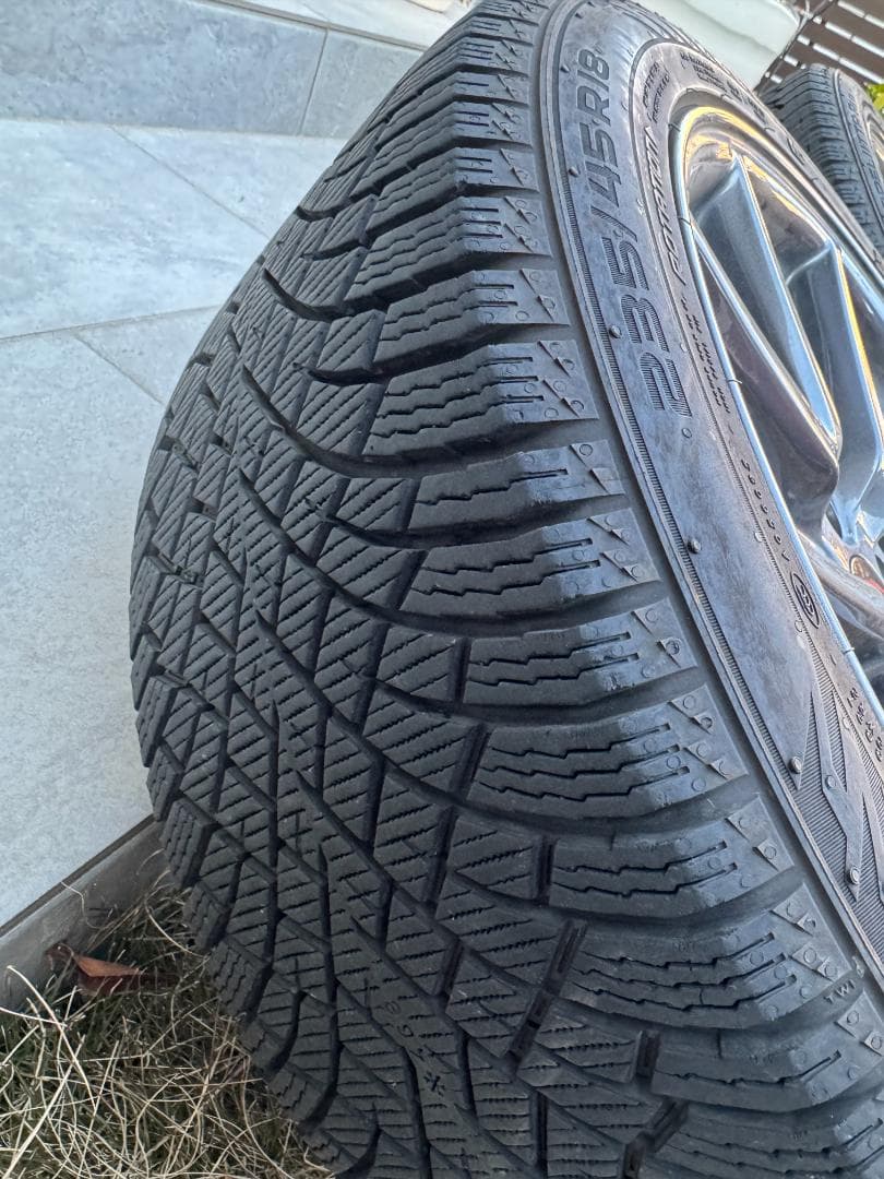 テスラ　モデル３　スタッドレスタイヤセット　１８インチ　TPMSセンサー付き