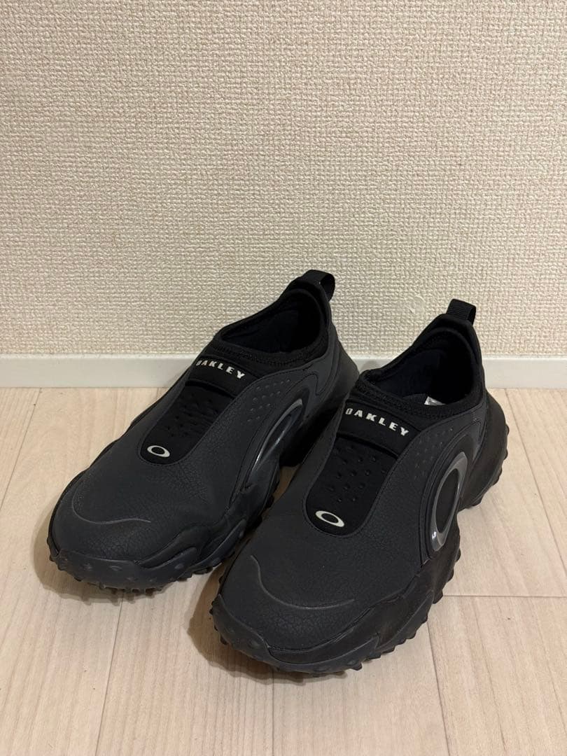 OAKLEY ブラック スリッポンスニーカー