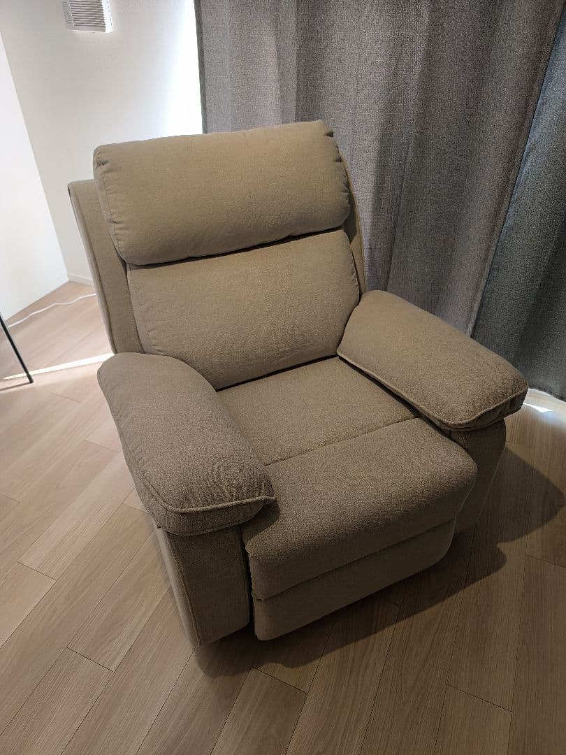 柔らかい雰囲気の電動リクライニングソファ