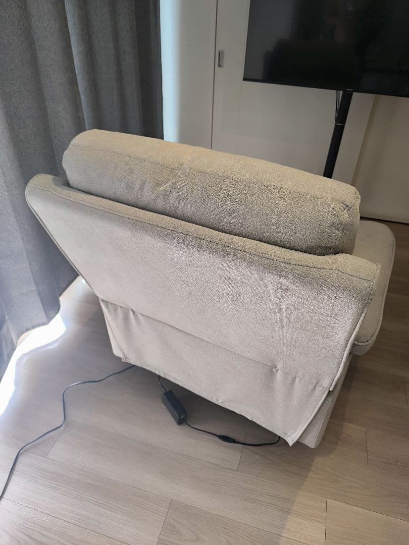 柔らかい雰囲気の電動リクライニングソファ