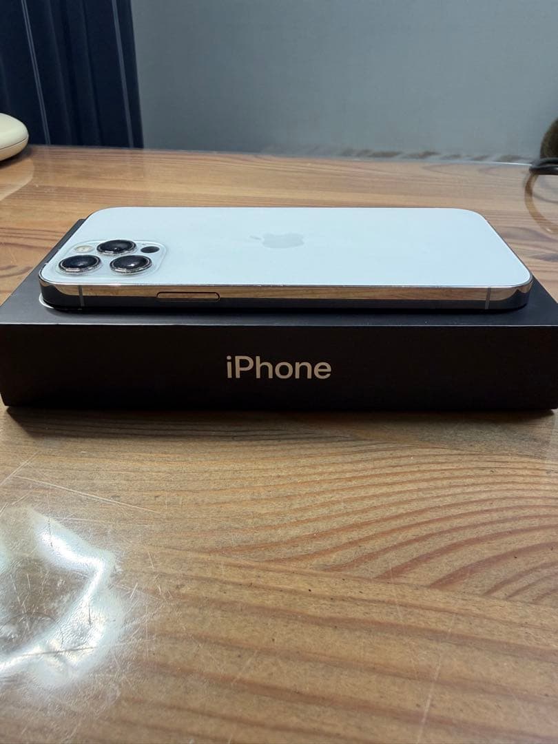 【美品】iPhone 12 pro シルバー　128GB 箱付き