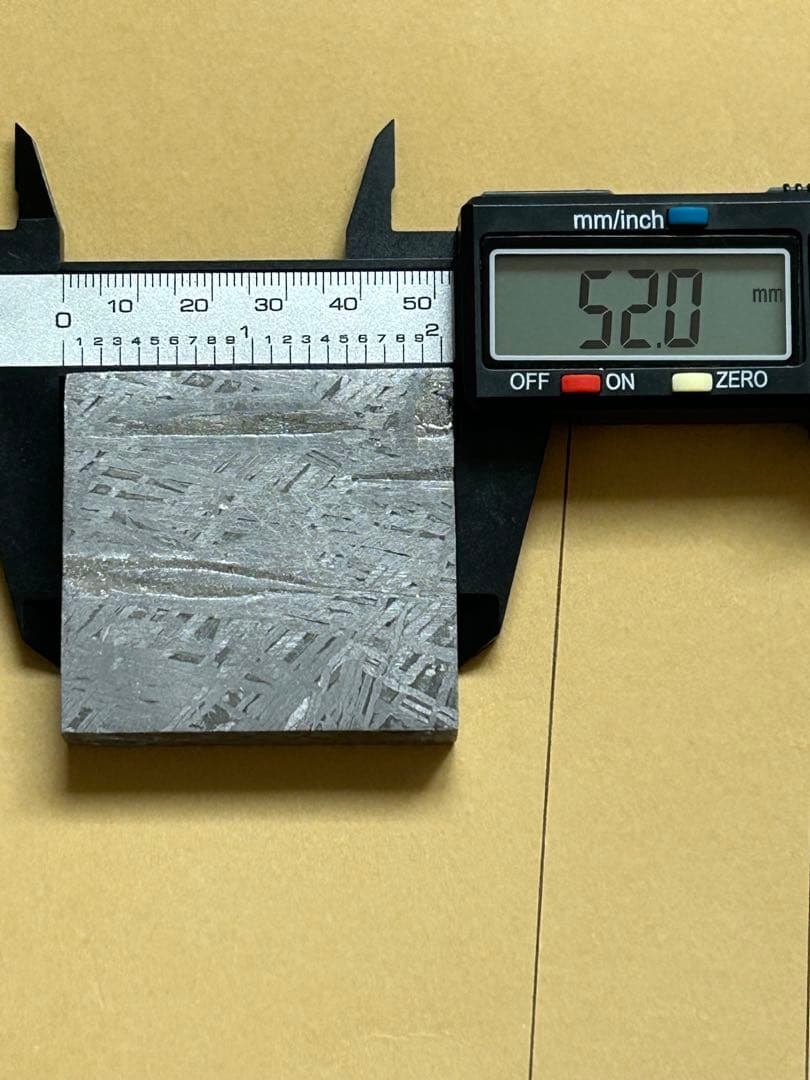 ウ*ル様 アルタイ鉄隕石。美しい四角形。約212.12g