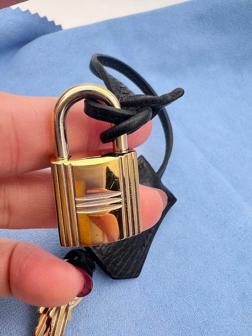 HERMES 黒 レザー パドロックとキーセット