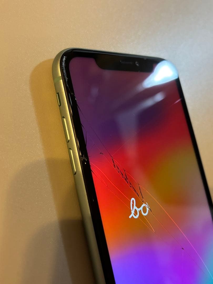 iPhone11 64GB グリーン SIMフリー 画面割れ バッテリー73％