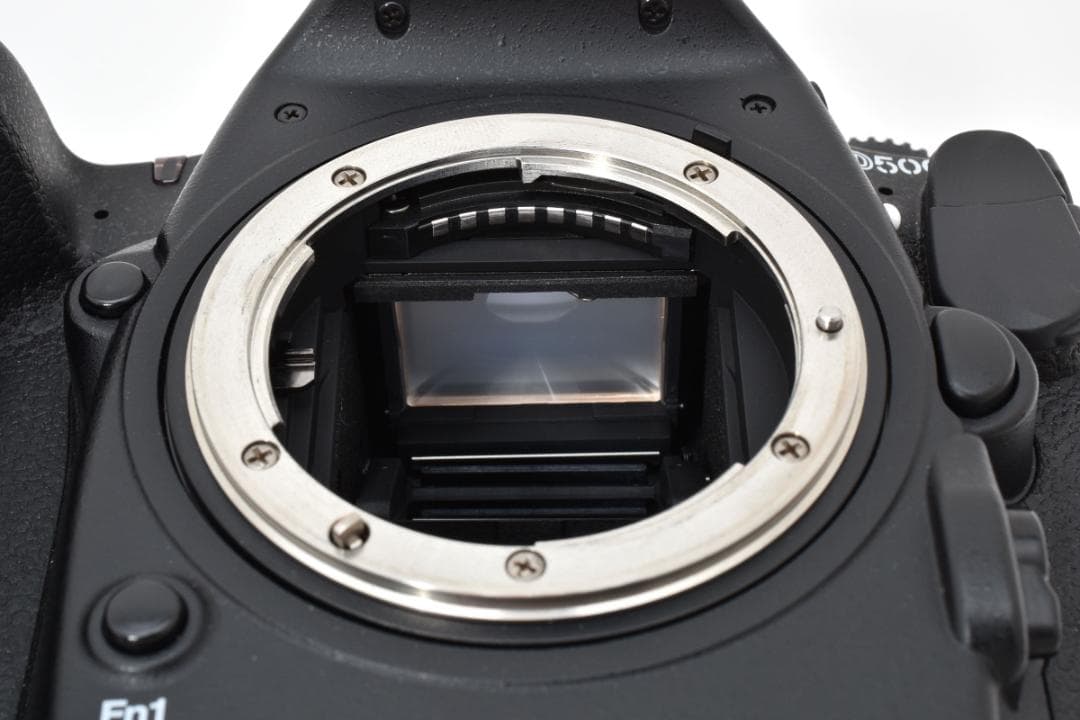 動確済 美品 Nikon D500 MB-D17 デジカメ #631