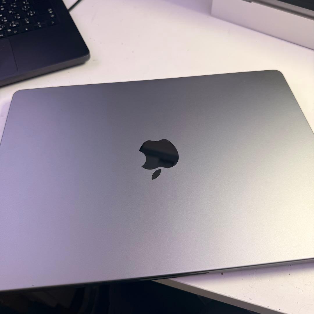 MacBookPro 512GB M3チップ　14インチ　極美品