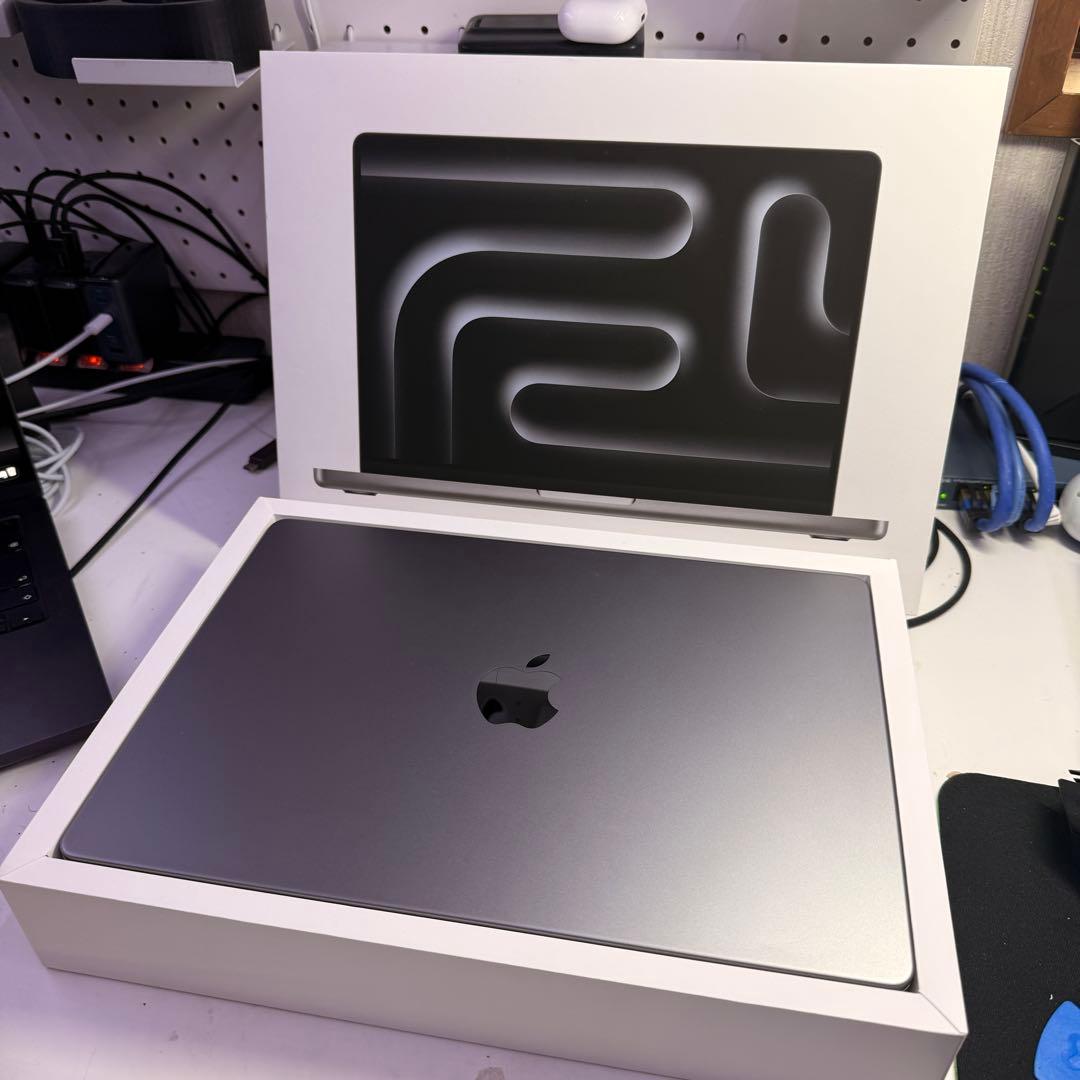 MacBookPro 512GB M3チップ　14インチ　極美品