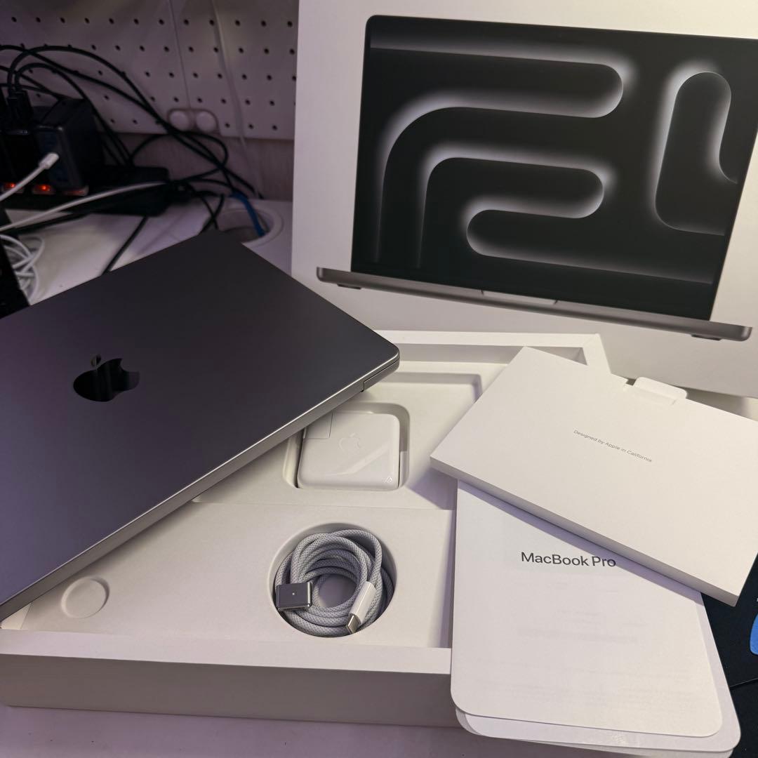 MacBookPro 512GB M3チップ　14インチ　極美品