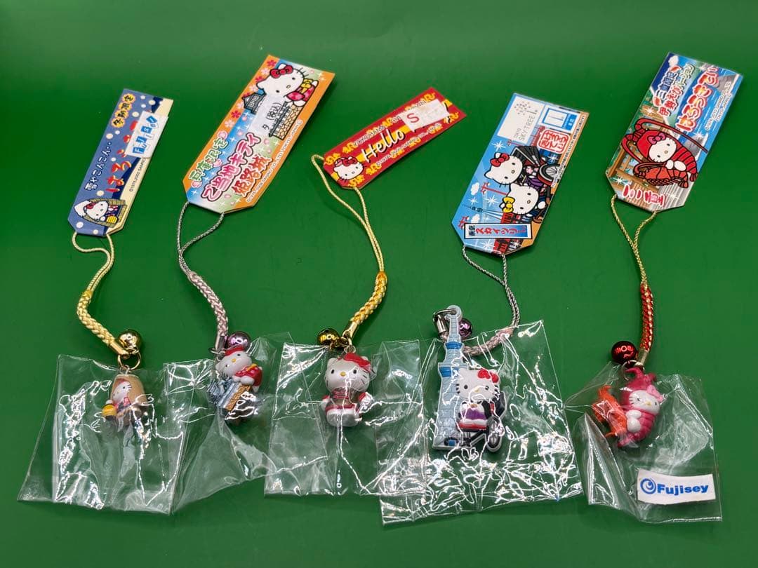 ☆*☆様 【ほぼ新品未開封】 ハローキティ ご当地ストラップ 根付け 29個