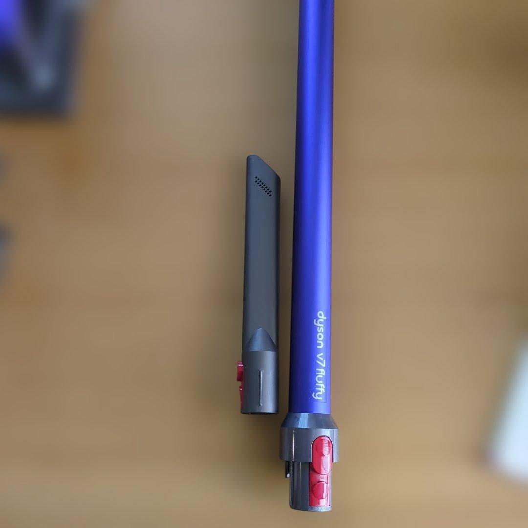 美品Dyson コードレス掃除機 スティック＆ハンディV7 SV11
