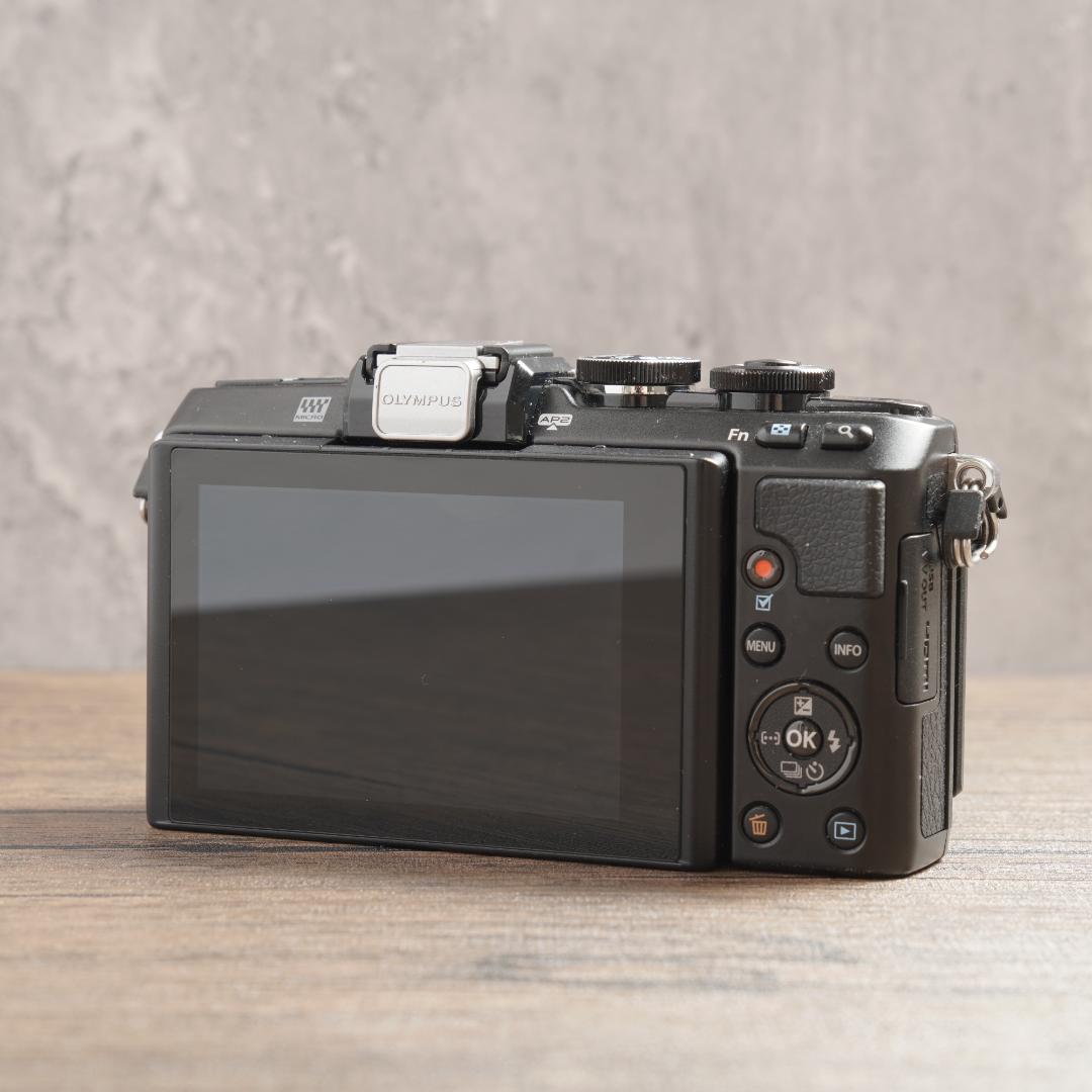 おまけなし！✨OLYMPUS PEN Lite E-PL7　1015