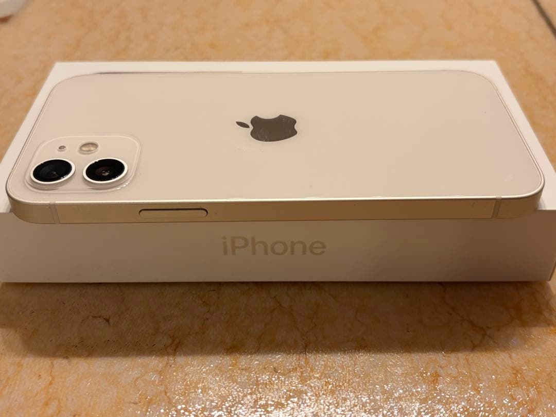 Apple iPhone 12 ホワイト 64GB 本体
