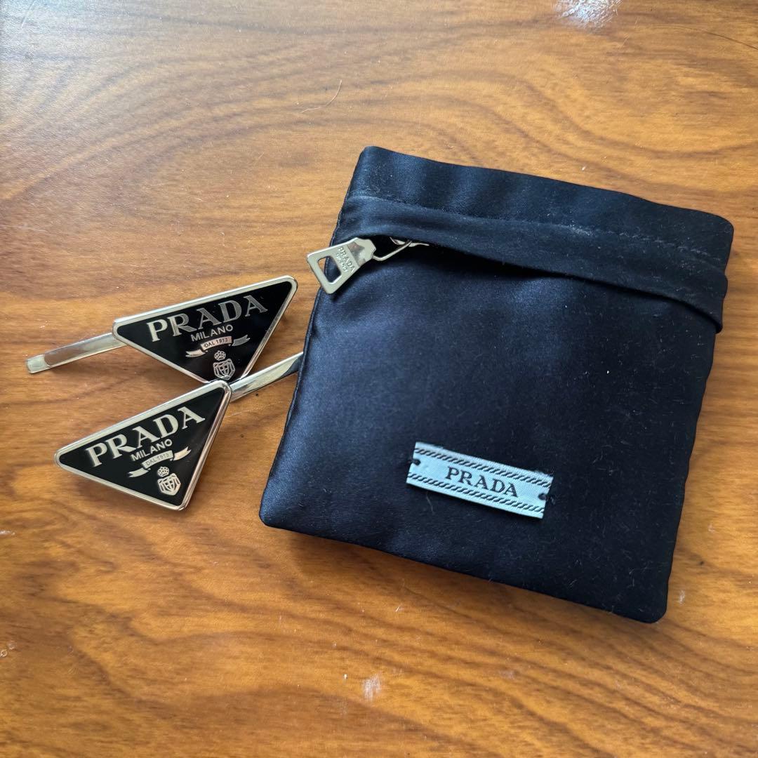 PRADA ヘアピン ブラック ケース付き