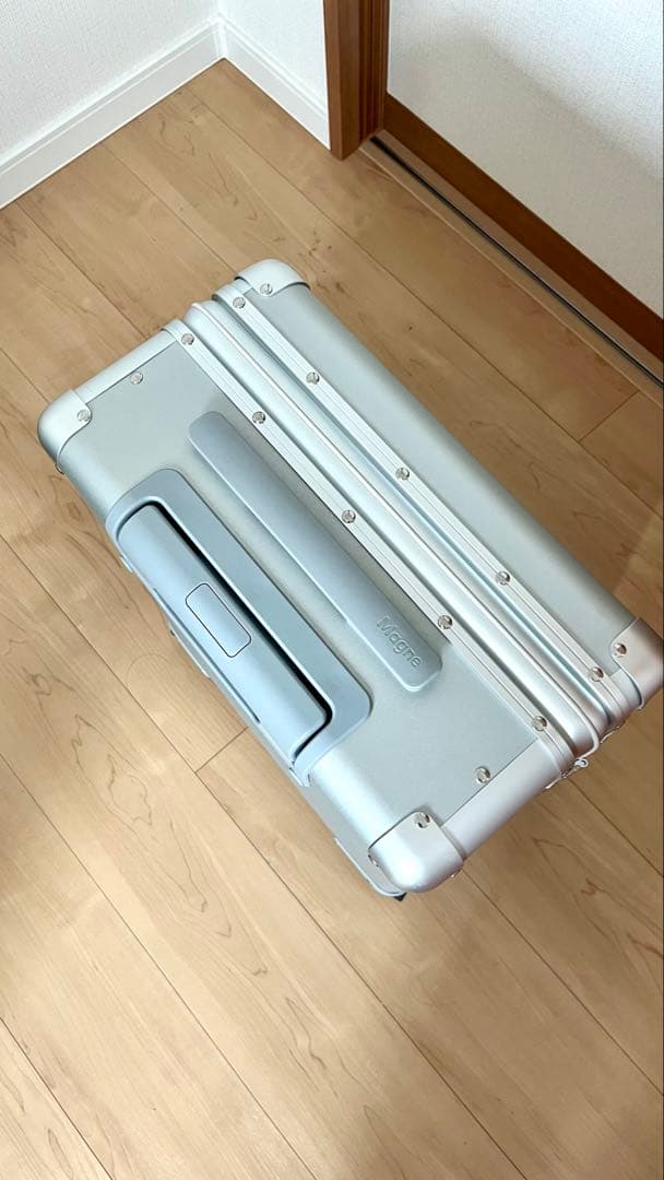 Magne 世界最軽量 金属スーツケース