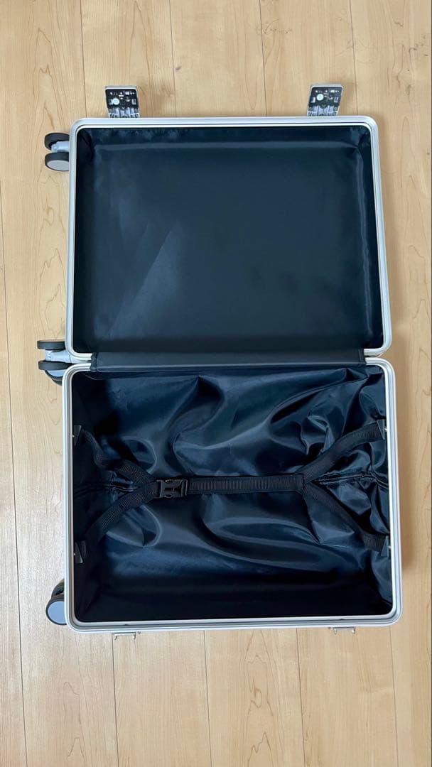 Magne 世界最軽量 金属スーツケース