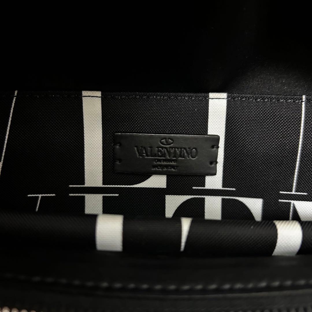 極美品　valentino VLTN ボディバッグ　ショルダーバッグ　ロゴ入り