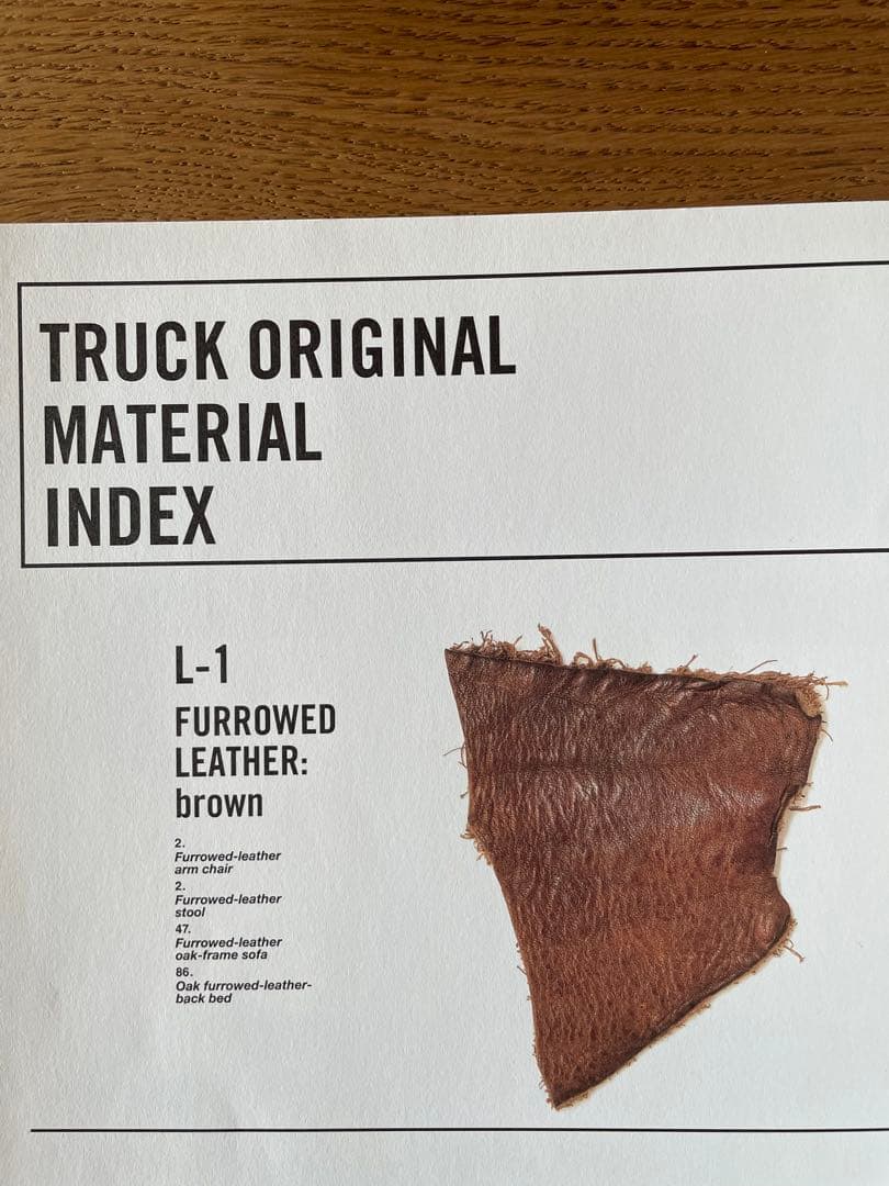 トラックファニチャー FURROWEDレザー アームチェア　1人掛けソファ