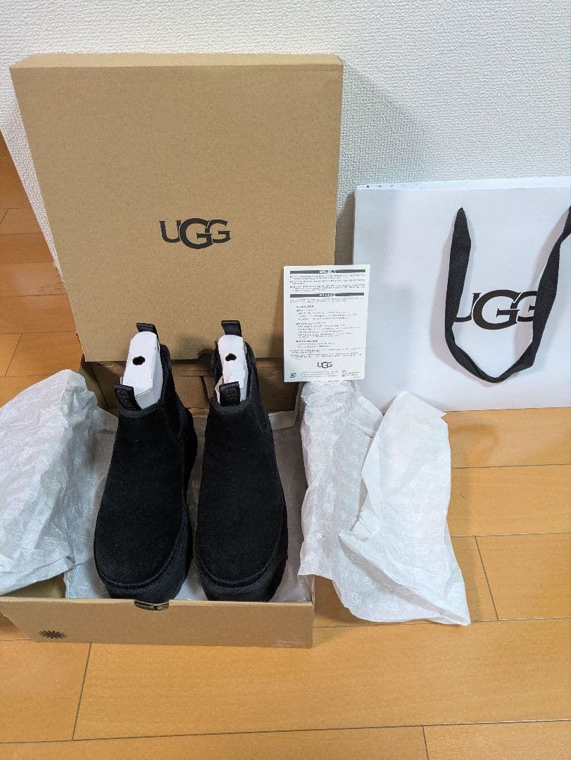 ブランド名:UGG(アグ)型番 Neumel platformChelsea