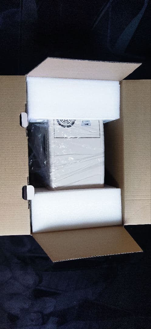 【未使用】スチーム加湿機能付電気ストーブWARMTHブラックQS213IVORY