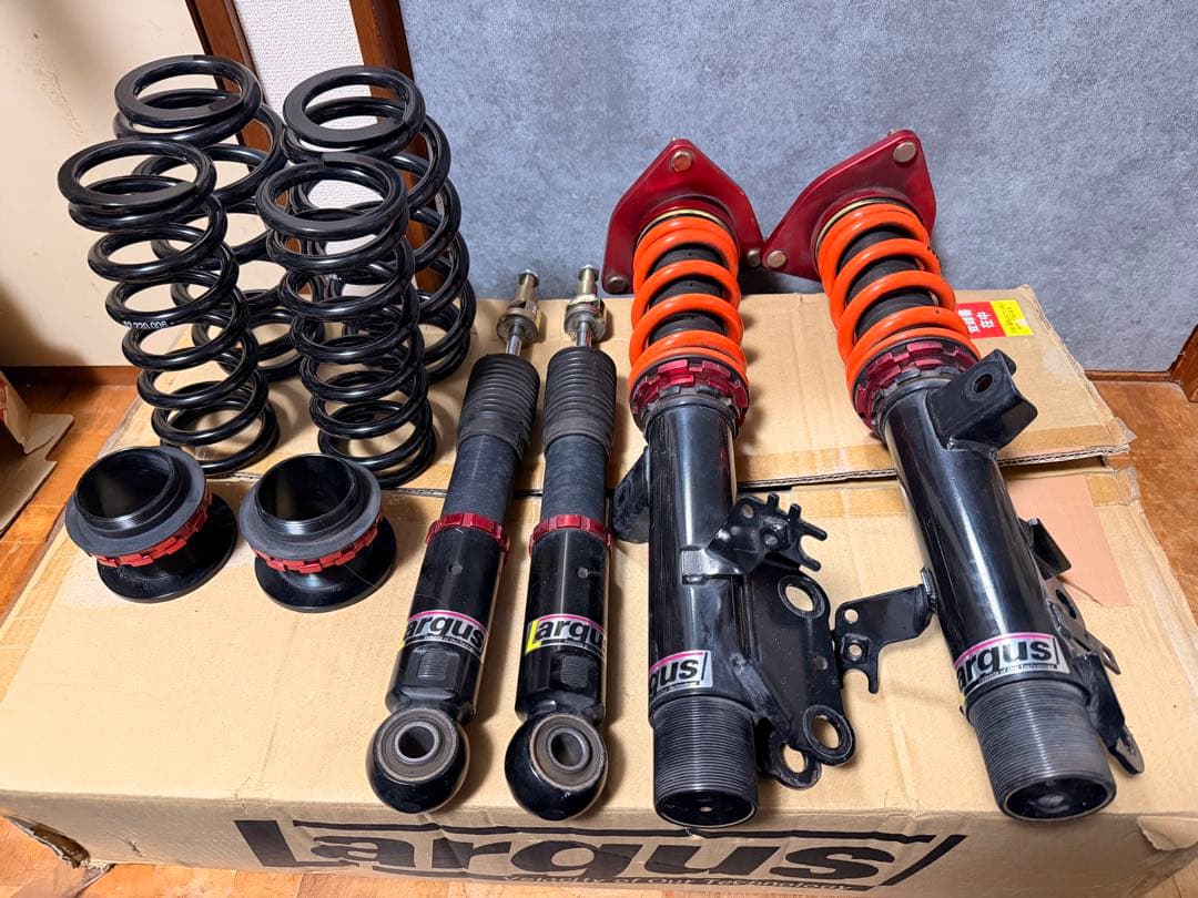 ガチャガチャ売ります^_^ 　80ハリアー Largus 車高調