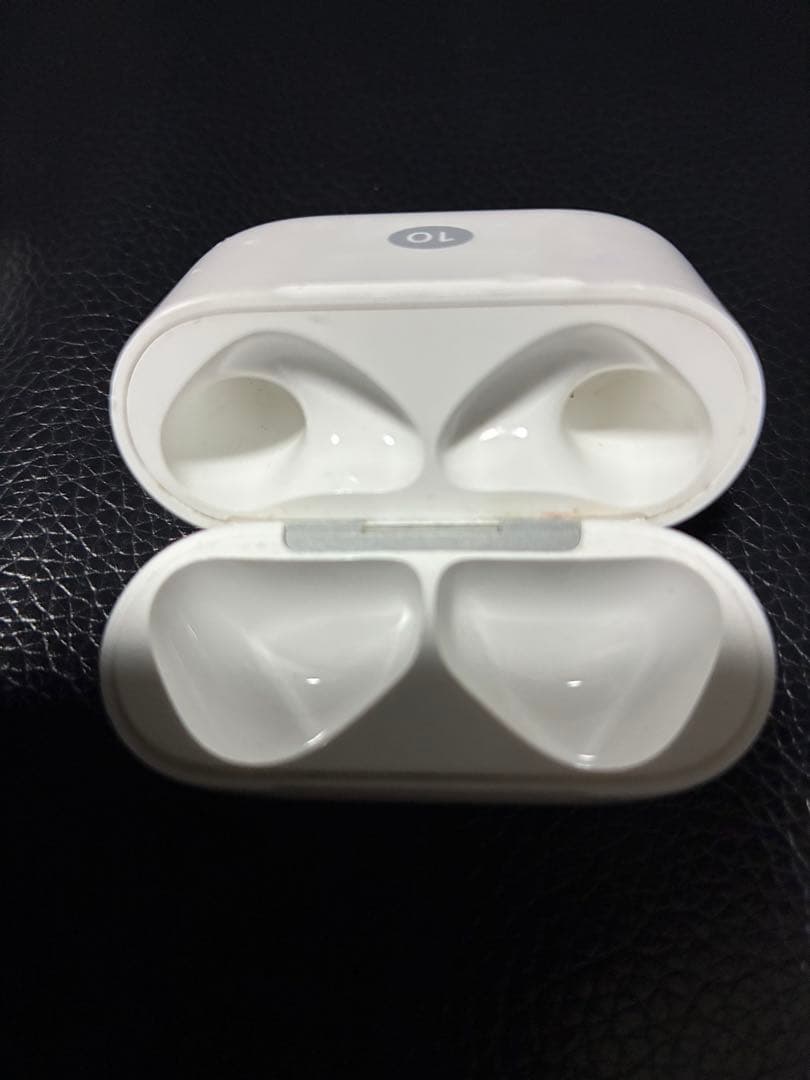 和*斐様 AirPods4 中古品　ノイズキャンセル