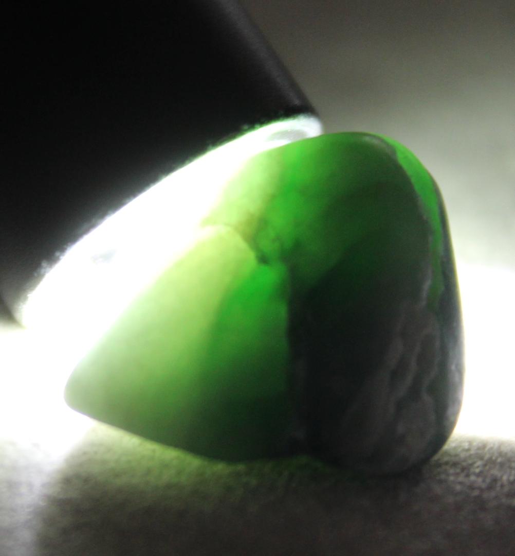 ［一部ロウカン質］糸魚川翡翠 原石 3.4g