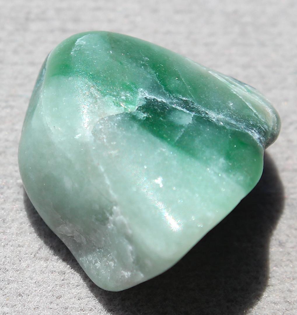 ［一部ロウカン質］糸魚川翡翠 原石 3.4g