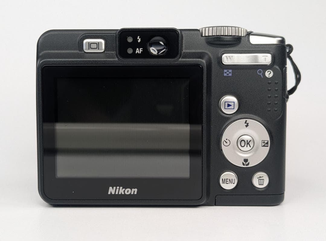 美品 Nikon COOLPIX P50 デジタルカメラ