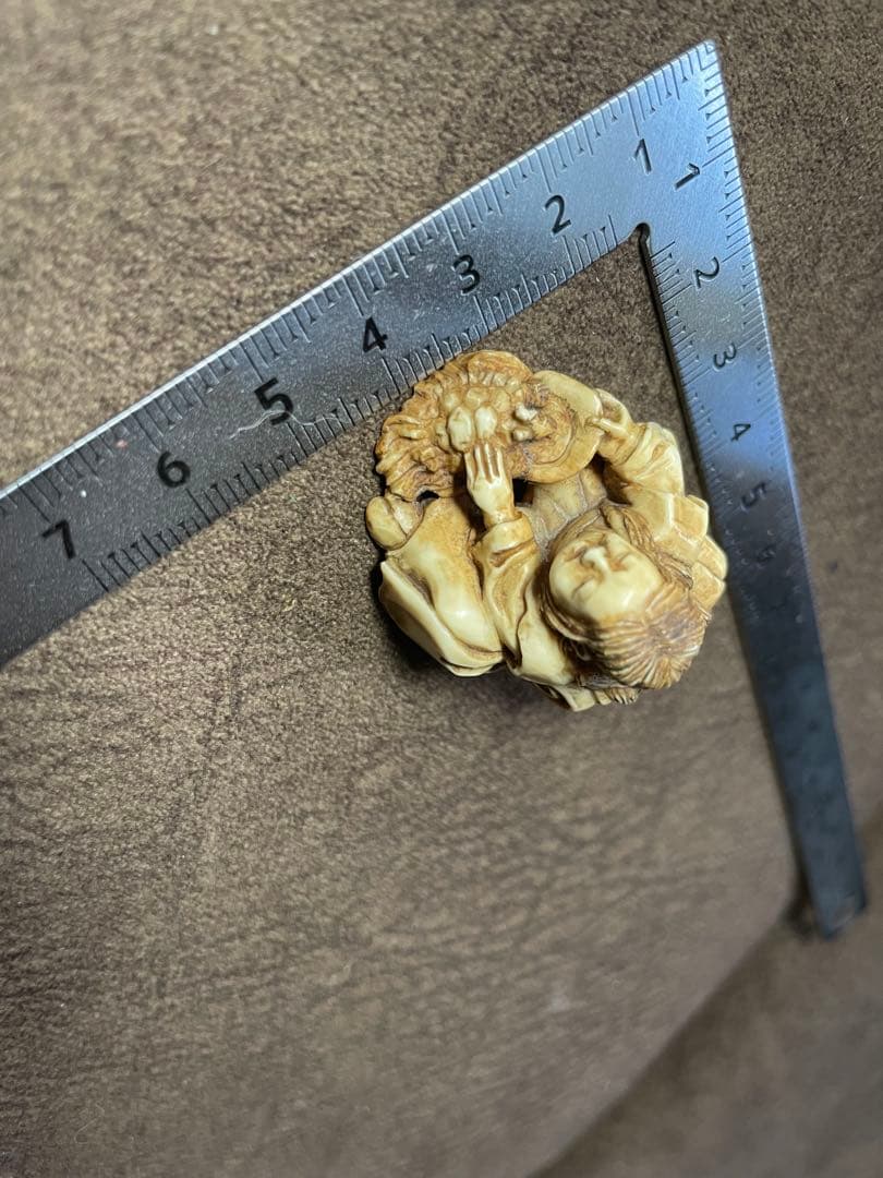 ⚫️アリーヒローズ さま専用⚫️ 根付 嫗（老女） 牙 骨 『光俊』銘有り