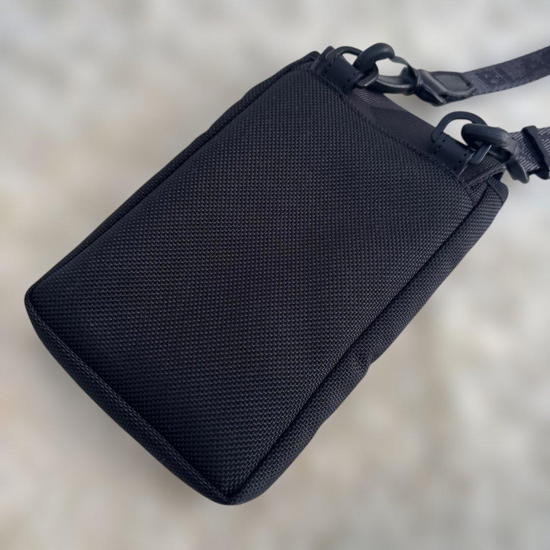 【BLACK LABEL】ブラック チェック柄 ミニショルダーバッグ　サコッシュ