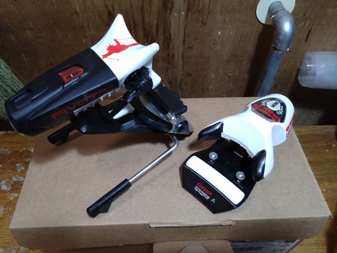 新品未使用★国内正規品LOOKルックPivot15GWスキー金具Henrick