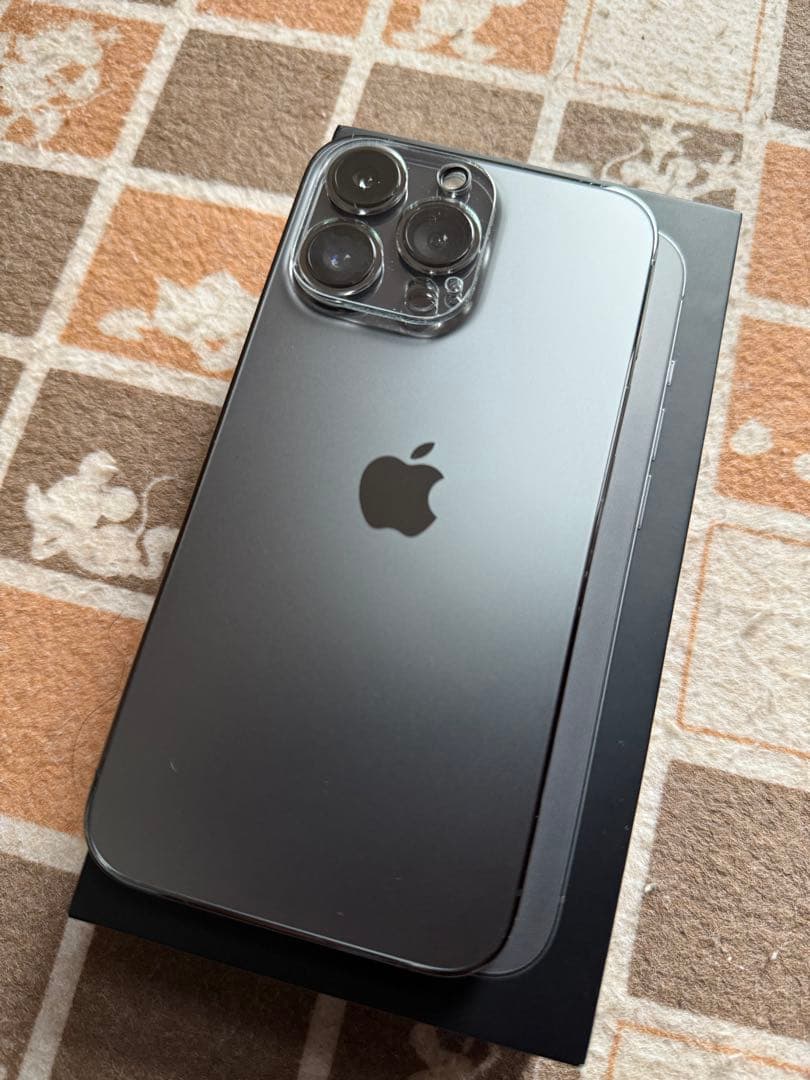 【美品】iPhone 13 Pro 1TB 本体 グラファイト SIMフリー