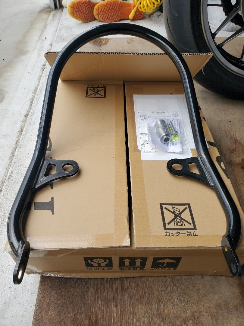 Z900RS アーキ ロングテールカウル用タンデムグラブバー ペイントブラック