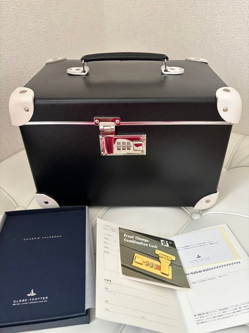 GLOB-TROTTER LOVELESSコラボバニティケース