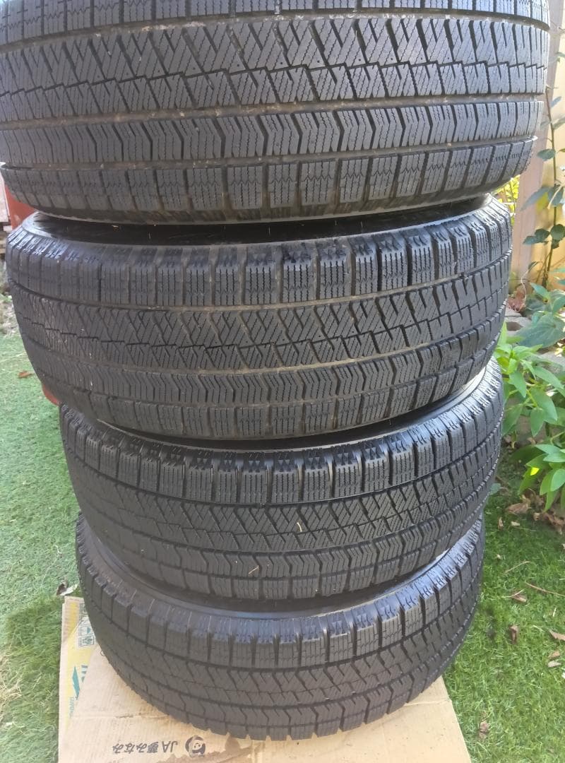 スタッドレスタイヤ　BS BLIZZAK VRX2　215/60R/16　４本