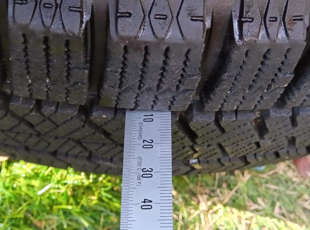 スタッドレスタイヤ　BS BLIZZAK VRX2　215/60R/16　４本