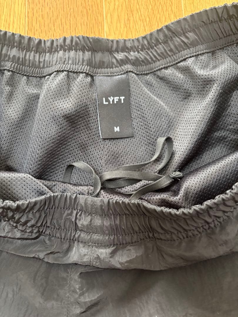 値下げ　LYFT ナイロンジャケット Mサイズ