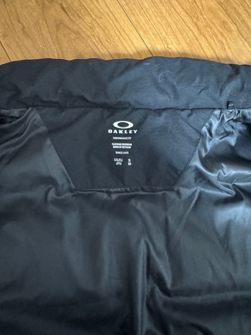 値下げ中！Oakley 黒 ダウンジャケット　Mサイズ