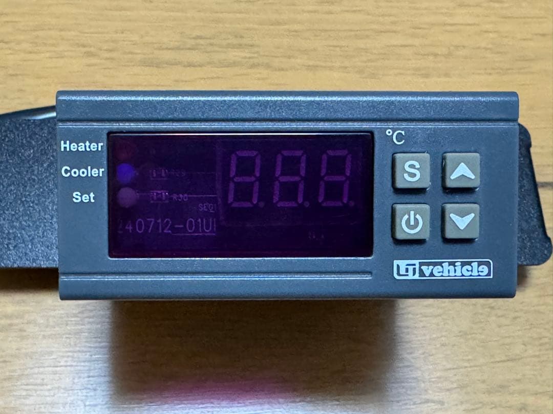 ハイエース２００系　リヤクーラー&リヤヒーターコントローラー　バージョン２