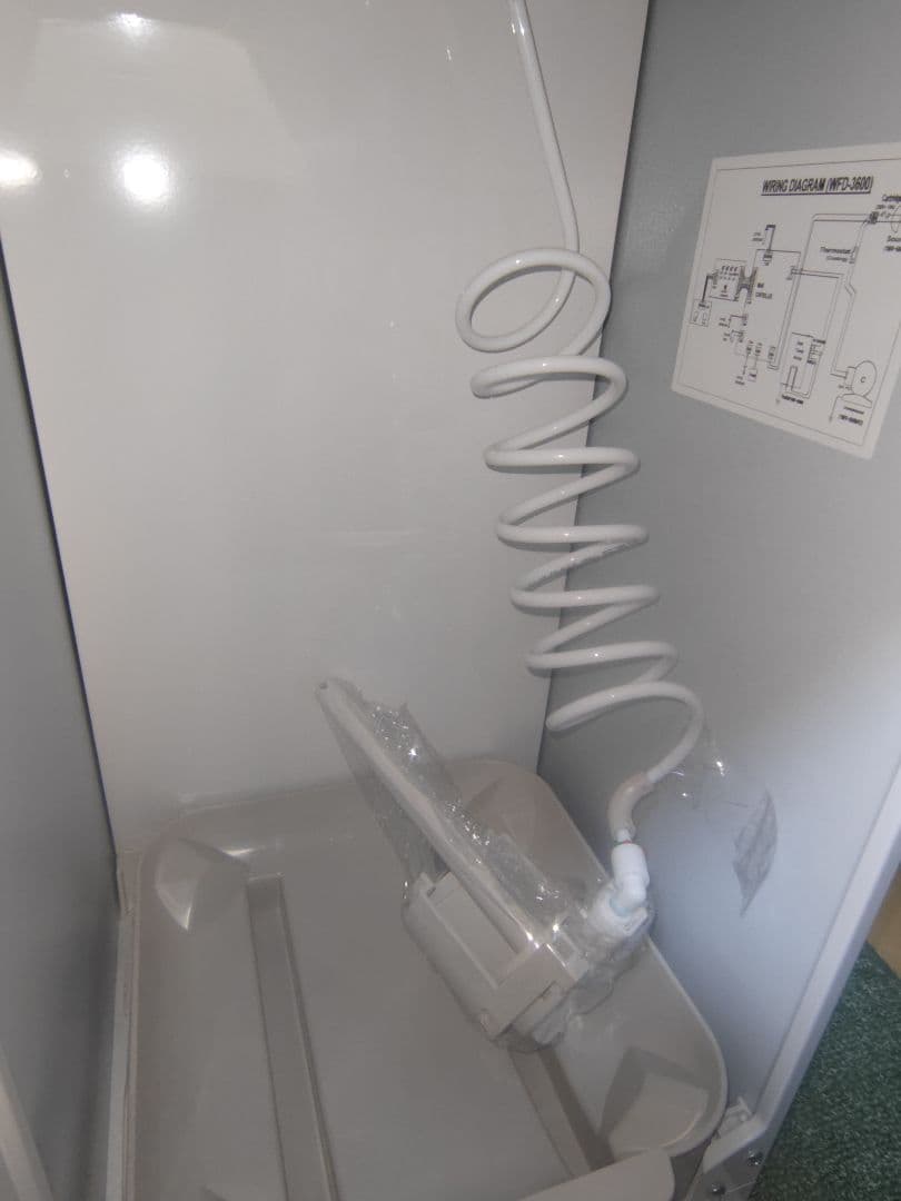 プレミアムウォーター　 ウォーターサーバー本体　famfit ホワイト