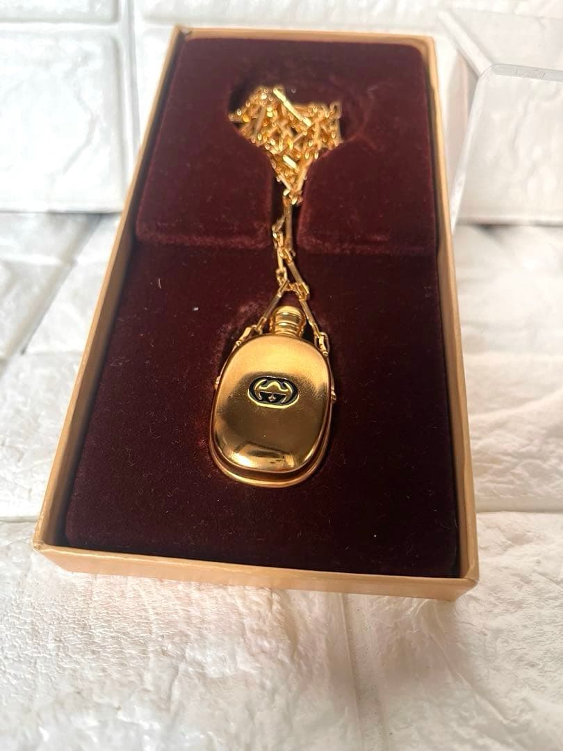 しゅーGUCCI パフュームボトル 香水瓶 ネックレス ゴールドペンダント