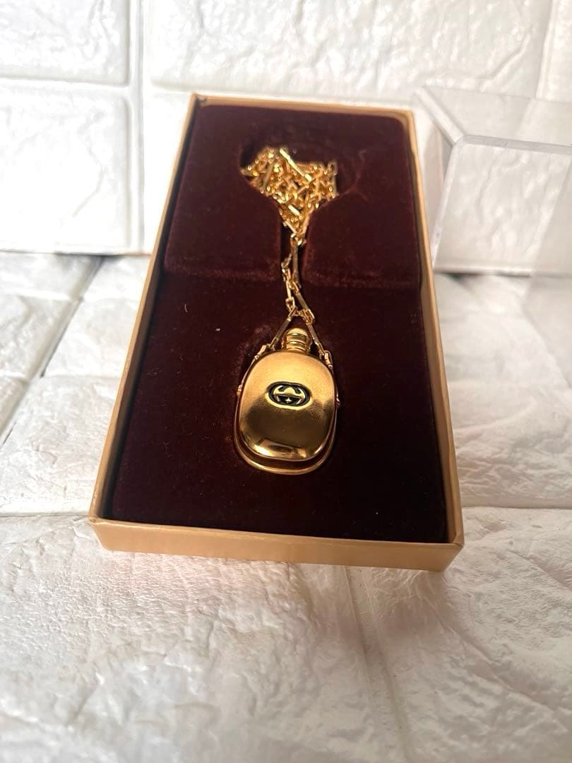 しゅーGUCCI パフュームボトル 香水瓶 ネックレス ゴールドペンダント