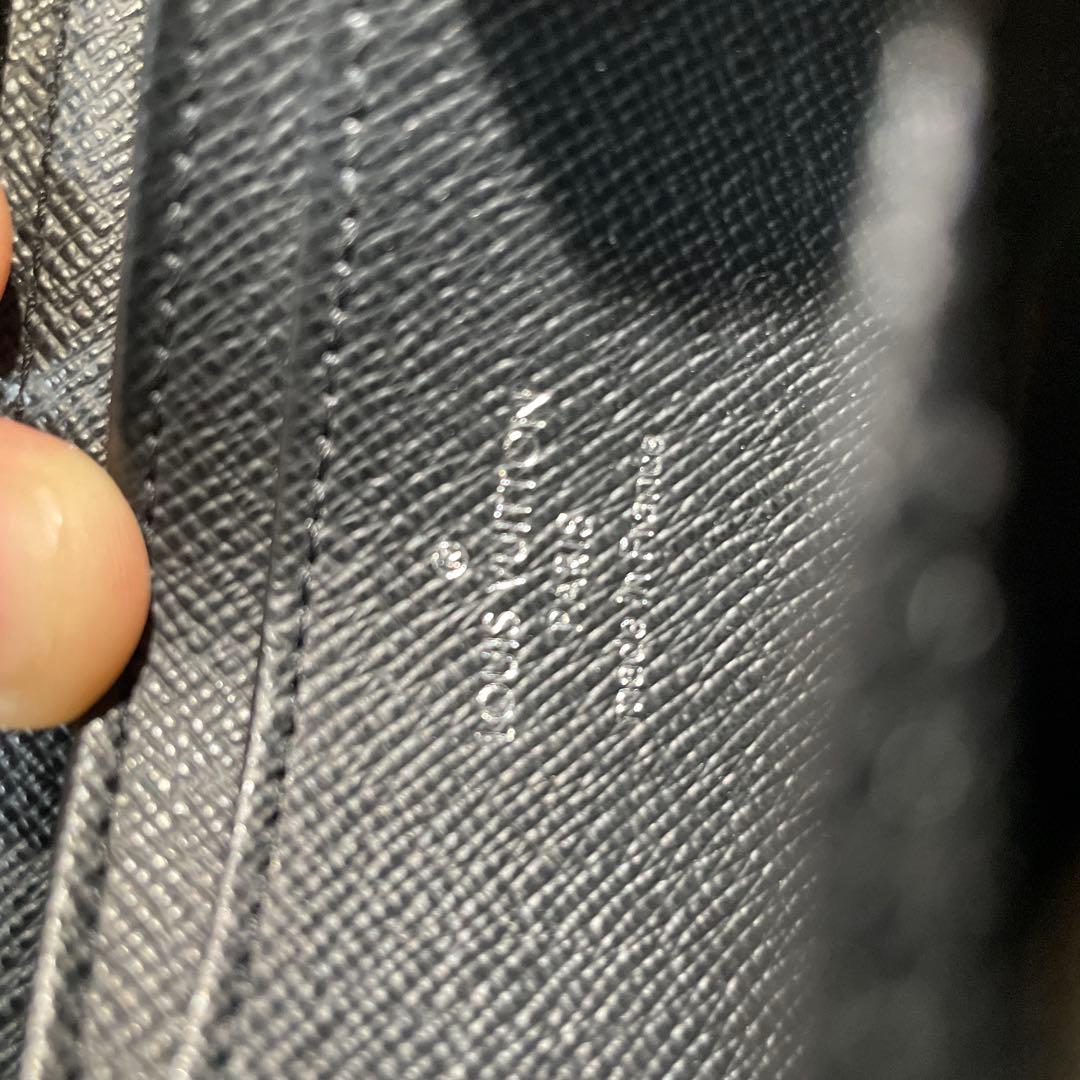 LOUIS VUITTON エピ ジッピーパース